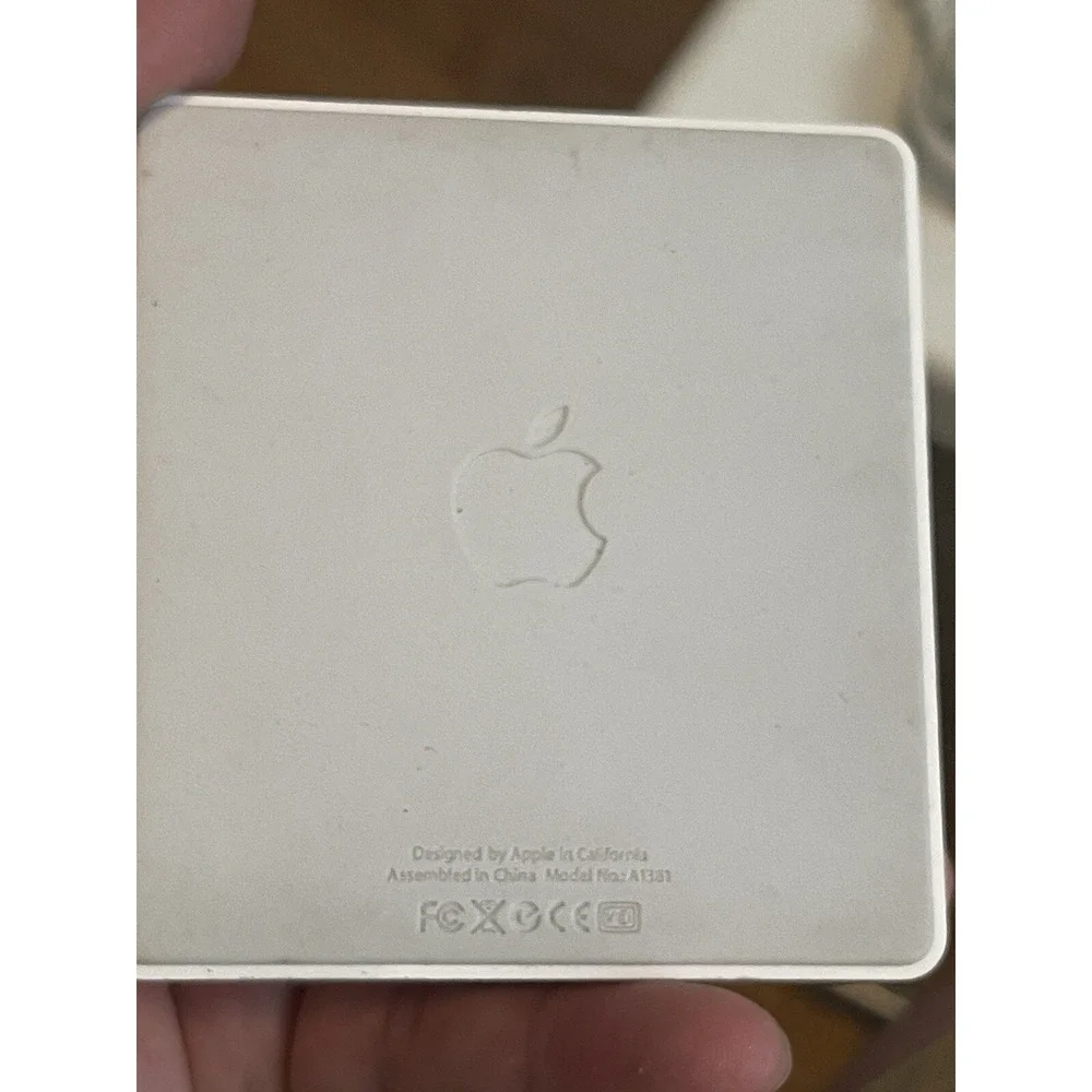 Apple White Docking Station Model A1381 For Apple I Pad 1/2/3 With USB Cable